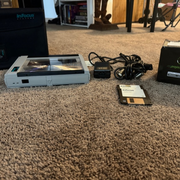 In Focus Systems Panel Book 750 LCD projection Panels - Picture 2 of 14